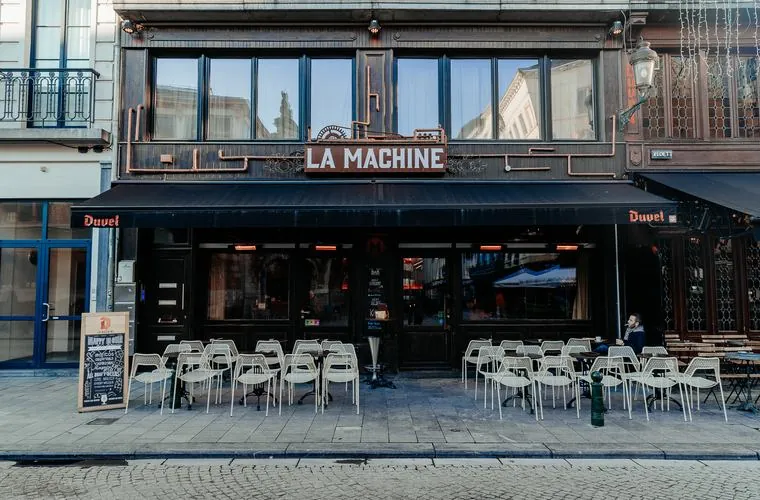 The façade of La Machine, place Saint-Géry