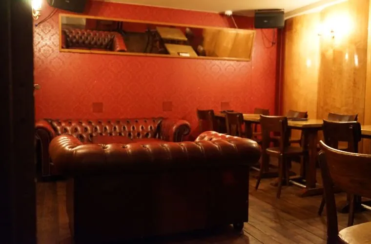 La Lodge, chesterfield sofa and banquette