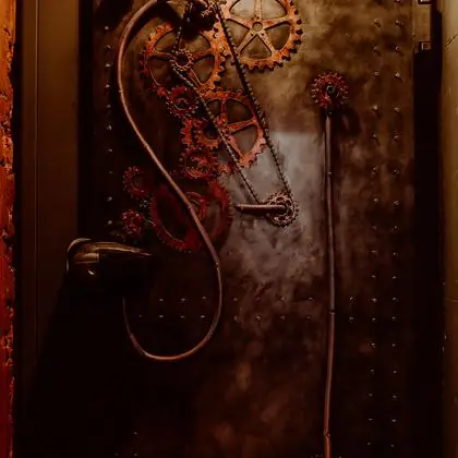The steel door and its mechanism