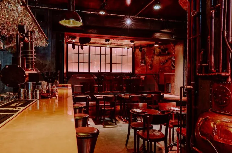 La Machine, from the bar to the main room